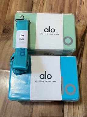 NWT Alo Yoga Uplifting Yoga Blocks (2) & Matching Yoga Strap Set - Unisex